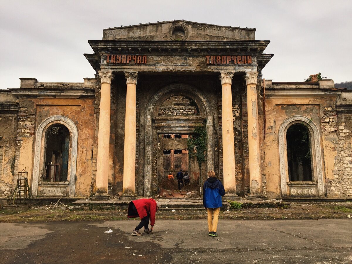Заброшенный мост в абхазии