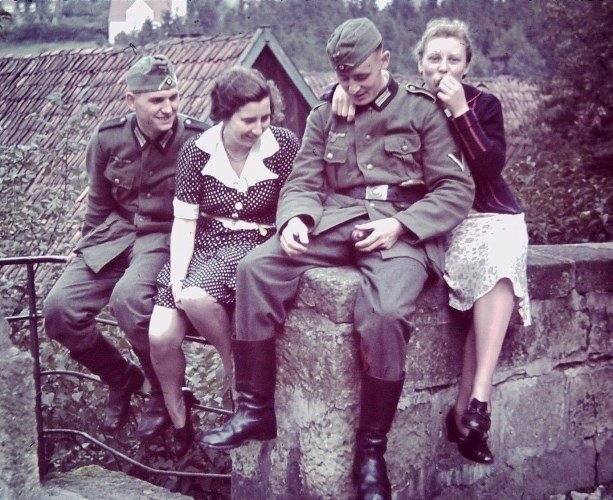 Немецкие подружки где-то во Франции