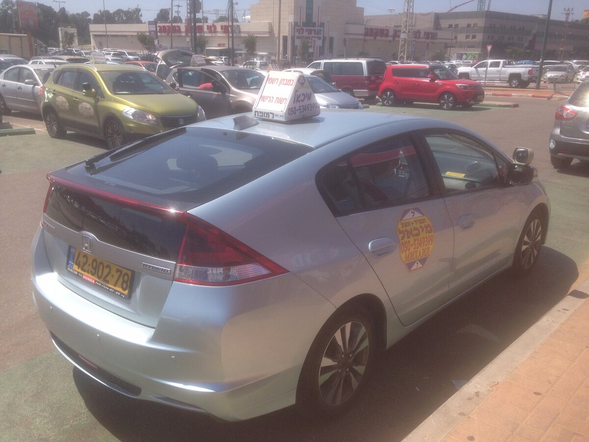 На учебную машину уже повесили табличку "Тест". Но он так и не состоялся.