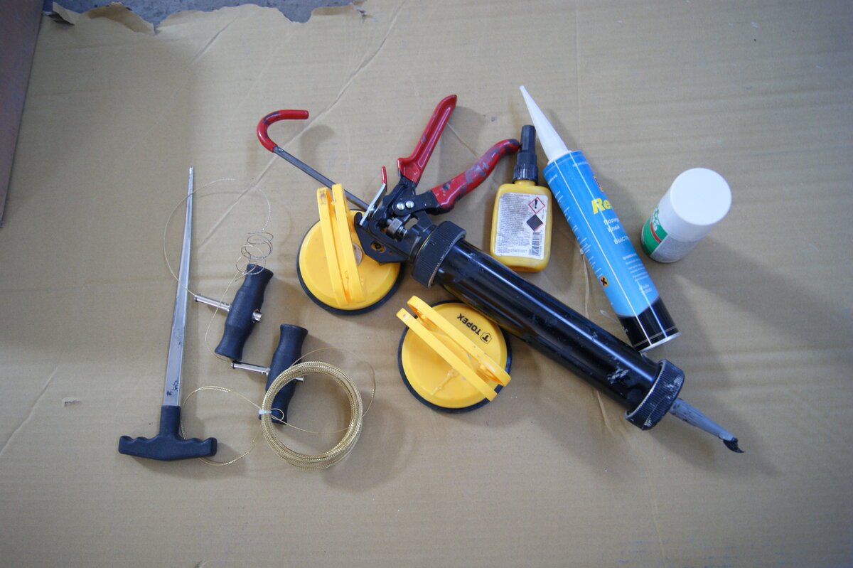 Набор для замены лобового стекла.