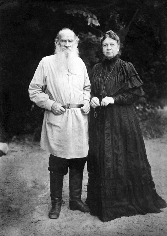 Лев Толстой с женой Софьей Андреевной. 1900-е годы.    