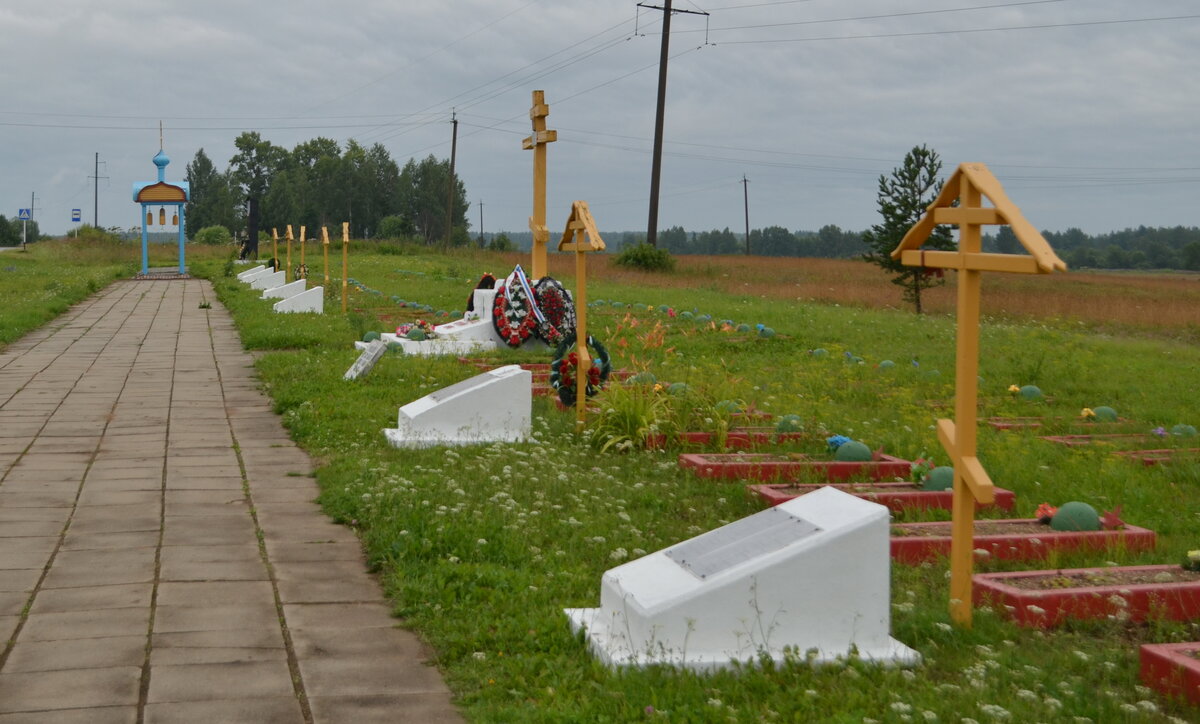 Поле памяти. Поле памяти Вязьма красный холм памятники. Красный холм Смоленская область поле памяти. Поле памяти под Вязьмой. Мемориальный комплекс поле памяти Смоленская область.