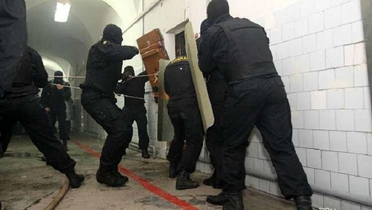 Подавление тюремного бунта спецназом ФСИН.