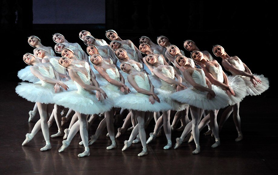Много танцующих в балете. Много балерин. Много танцующих в балете. Много танцующих в балете. Баядерка.