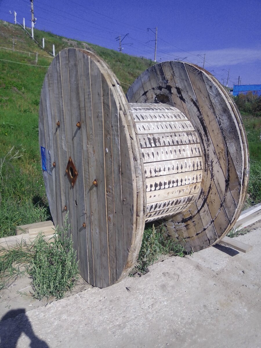 Катушка от кабеля.