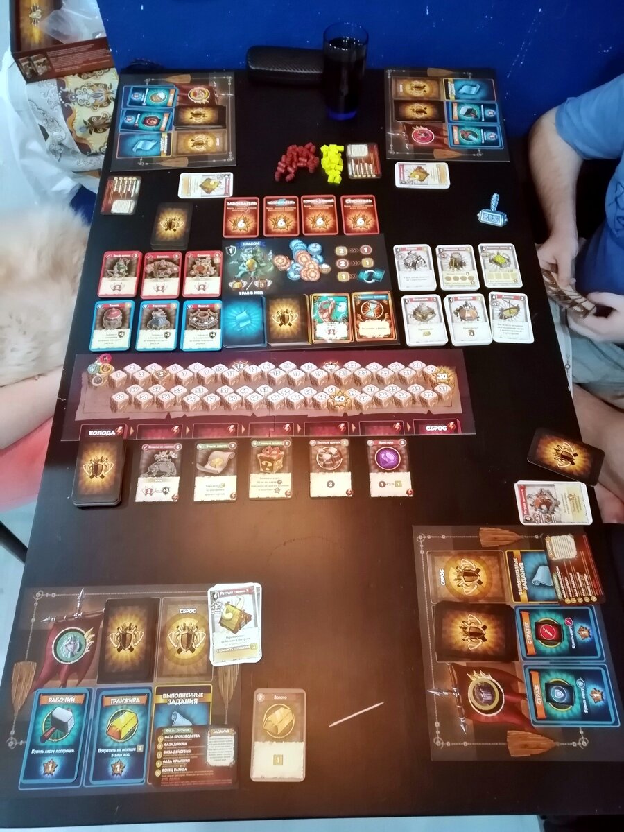 Игра занимает довольно много места в разложенном виде, будьте готовы