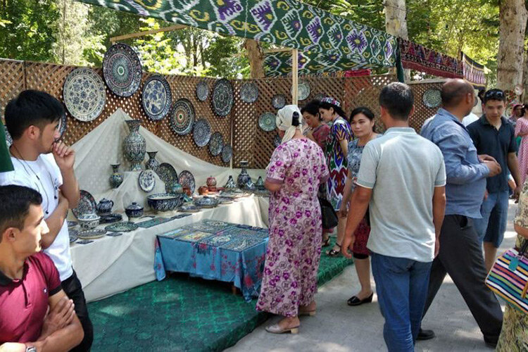Ярмарка в Риштане. Фото пресс-службы хокимията Риштанского района