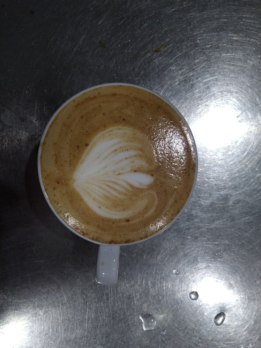 Одна из моих давних попыток сварить красивый капучино. Примерно полгода назад.