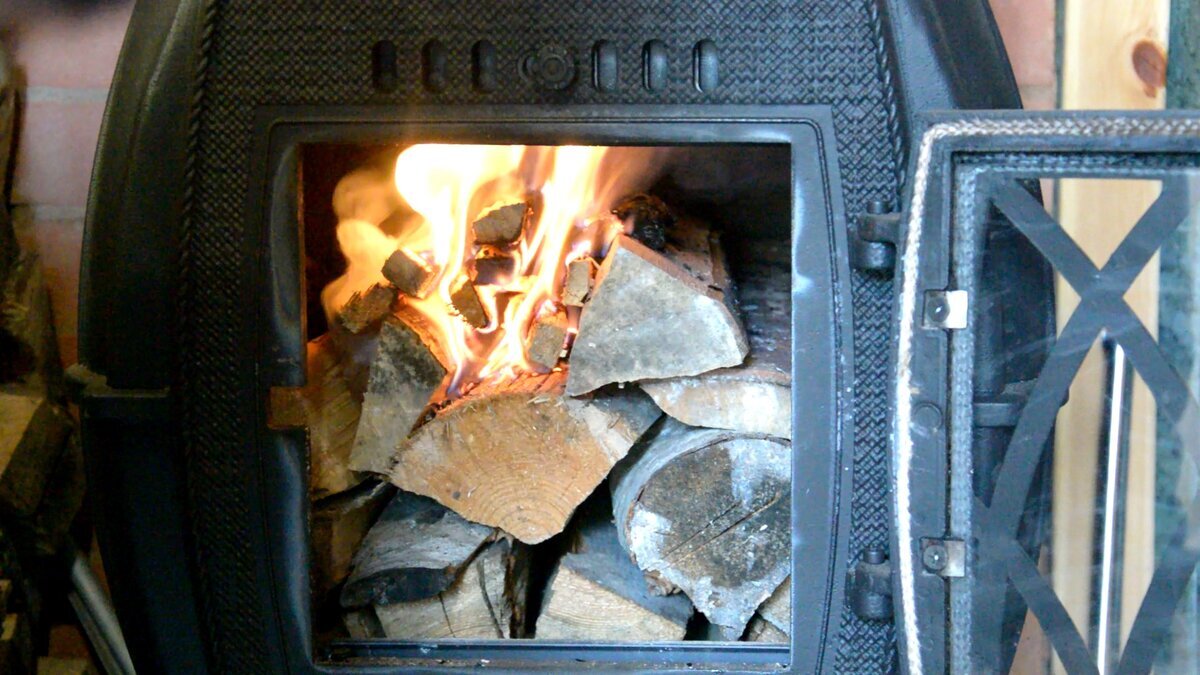 Топлю печь "Бахта" - смотрите видео в конце статьи