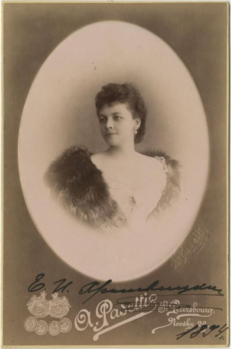Пазетти А.А. Фотографический портрет Храповицкой Елизаветы Ивановны. 1894 г. Из собрания ГВСМЗ