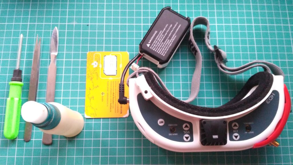 Понадобится паяльник и некоторый инструмент