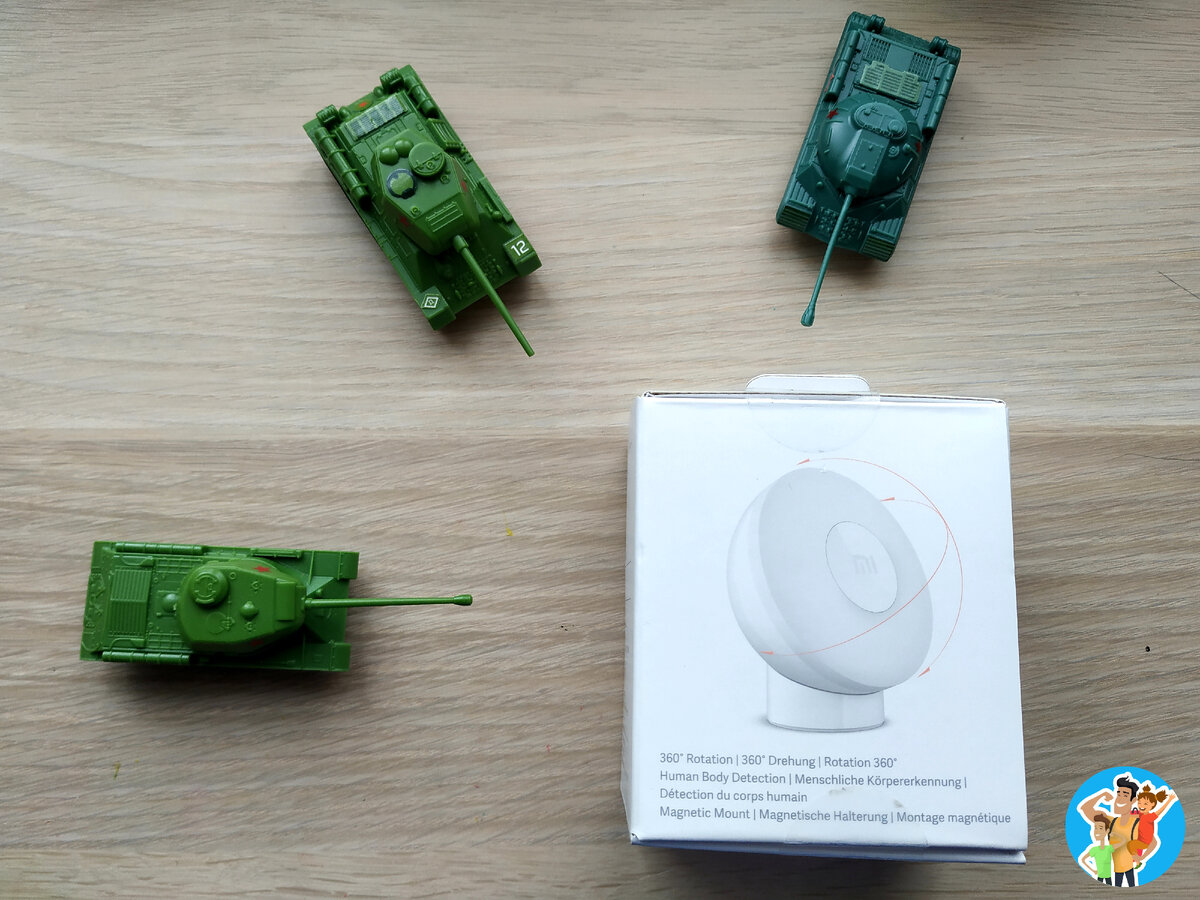 Из картинки на упаковке видно что ночник уже не в виде шайбы, есть какая-то подставка и возможность вращения в разные стороны. Листай 👉