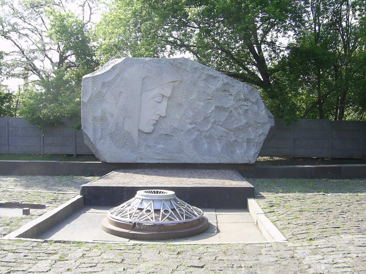 Город молодогвардейцев 9