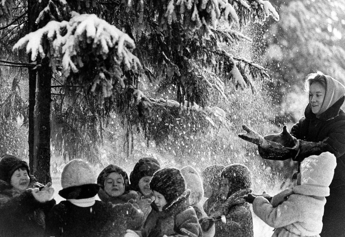 Советские зимние. Советское детство зима. Советские дети зимой. Советское детство зимой. Счастливое советское детство зима.