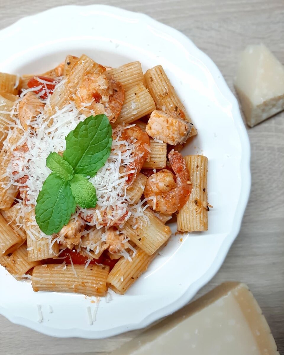 Паста с креветками и лососем в томатном соусе🍝🦐🐟🥫 | Просто и вкусно!  ПРИГОТОВИМ? | Дзен