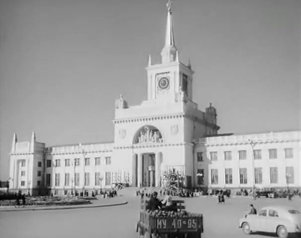 Кадр из к/ф «Надежда». Ж\д вокзал.  1954 г.