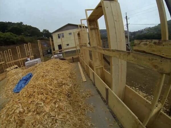 Арболит производится из щепы и некоторых других видов древесных отходов