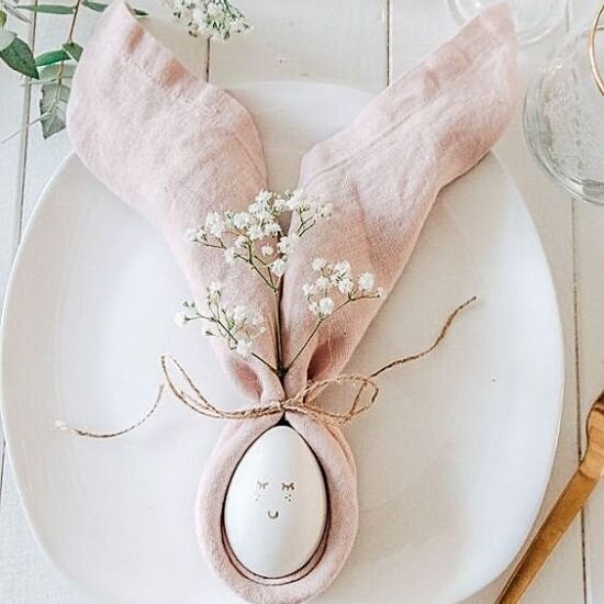 Почти также, ка на первом фото, но  можно подрисовать личико