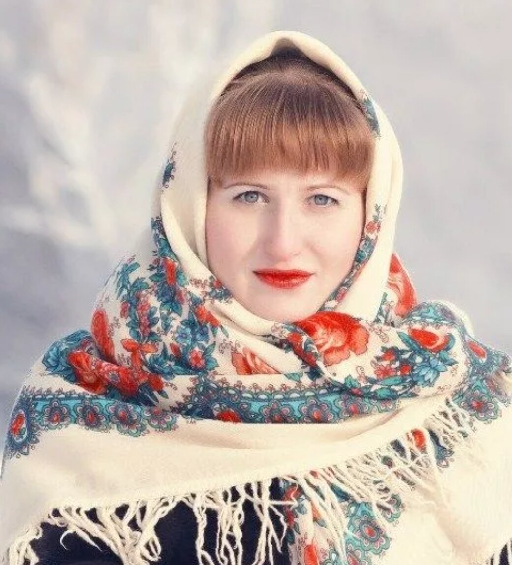 Elena m. Бабушка в зимнем платке. Фото в платке зимой. Зимний платок на голову Советский. Зимнее утро платок.