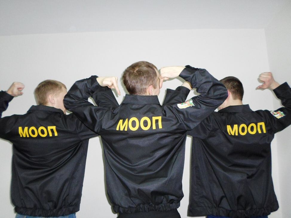 Эти курточки однажды нам вручили для фото :) В остальное время всегда дежурили "по гражданке".