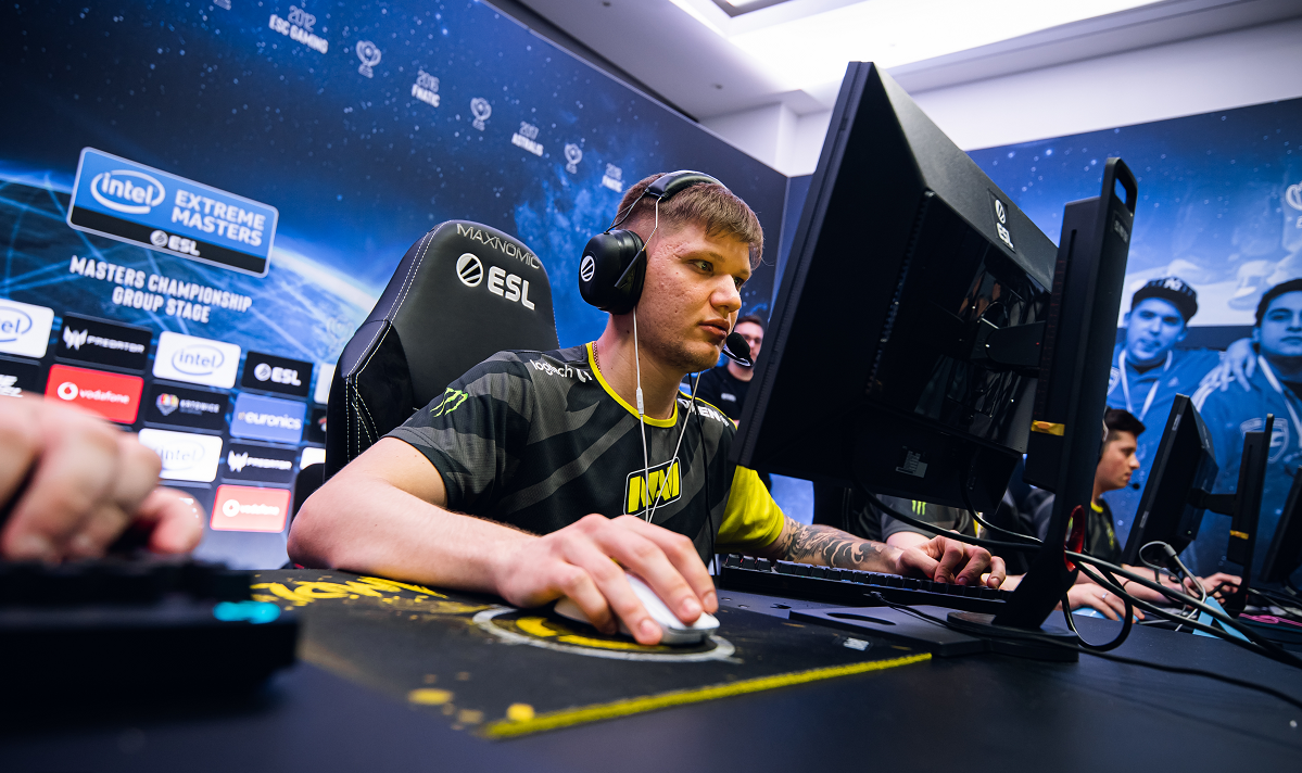 На каких разрешениях играют про игроки. Киберспорт Navi s1mple. Симпл игрок нави. Симпл КИБЕРСПОРТСМЕН 2022