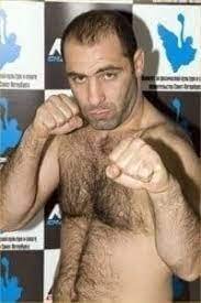 В 2012 году россиянин Хабиб Нурмагомедов подписал контракт с UFC, сильнейшей лигой MMA в мире.-10
