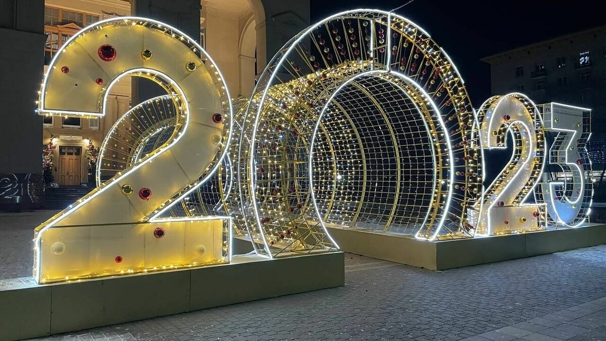     12 млн рублей на печать и доставку квитанций за капремонт, аренда дорожных камер на 801 млн рублей и 28 тонн посылок для военных – цифры дня в Волгограде.