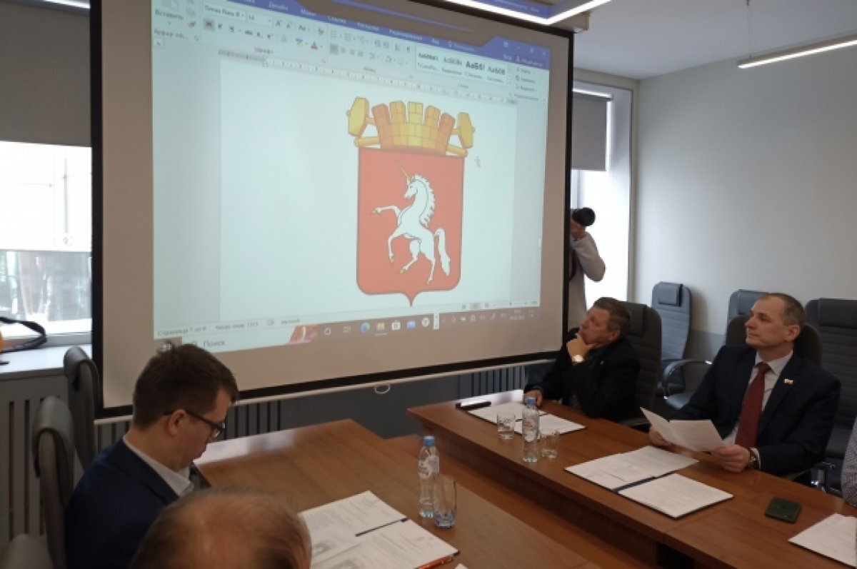    В Пермском крае на гербе Лысьвы к единорогу добавили молоты
