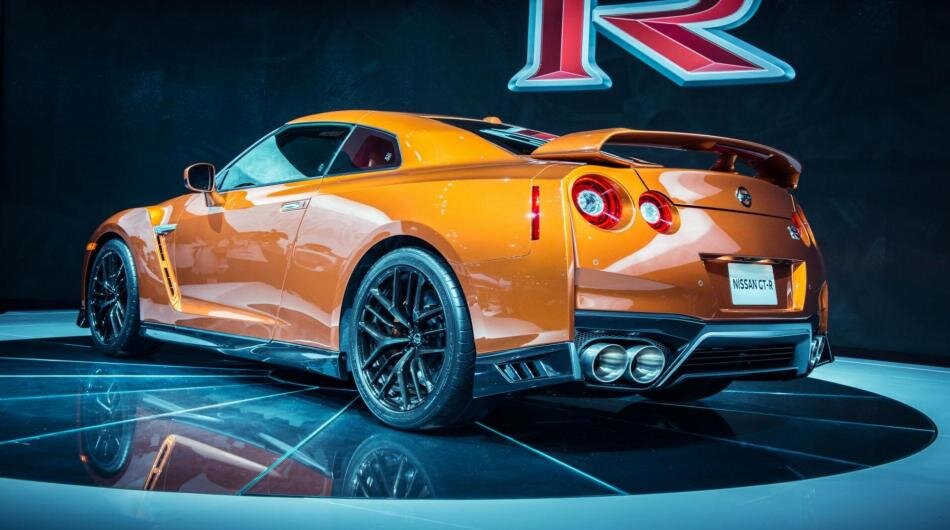 Nissan GTR poster. Хакасуки Ниссан.