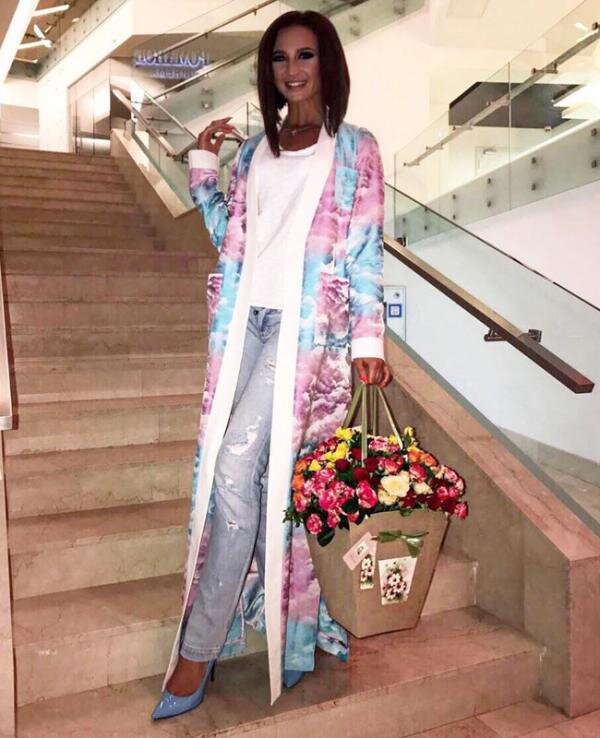 
Ольга Бузова опубликовала в Instagram новый фотоснимок, и сообщила подписчикам, что идет на встречу с новым знакомым.
