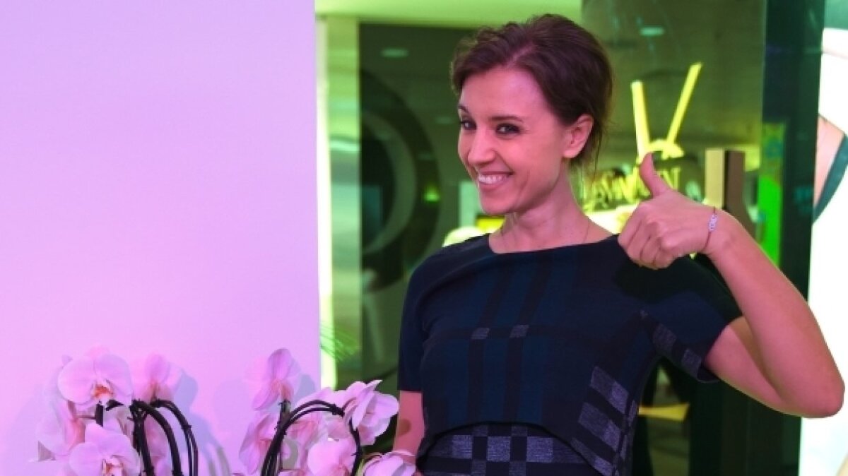                          Ведущая Первого канала снялась голой на берегу моря                     