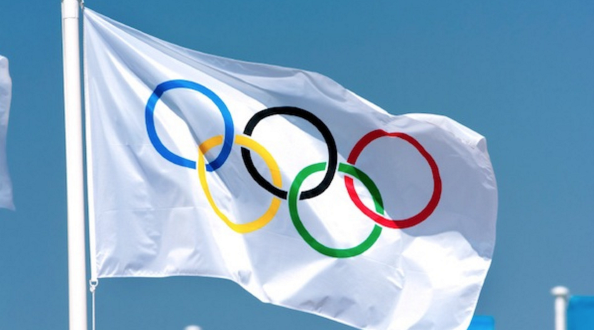 Флаг зимних олимпийских игр. Олимпийский флаг 2022. Флаг международного олимпийского комитета. Зимние Олимпийские игры 2022 передача олимпийского флага.