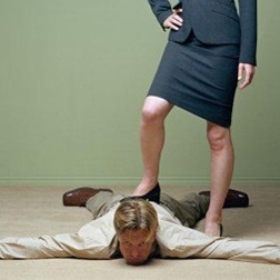 Так сложилось, что в нашем социуме феминистка сродни сатанистке, – звучит как ругательство. Во многом это «заслуга» тех, кто спекулировал понятием, доводя его порой до абсурда. К примеру, известны случаи, когда под лозунгом борьбы за права женщин проходили демонстрации лесбиянок-мужененавистниц, сжигавших свои бюстгальтеры.