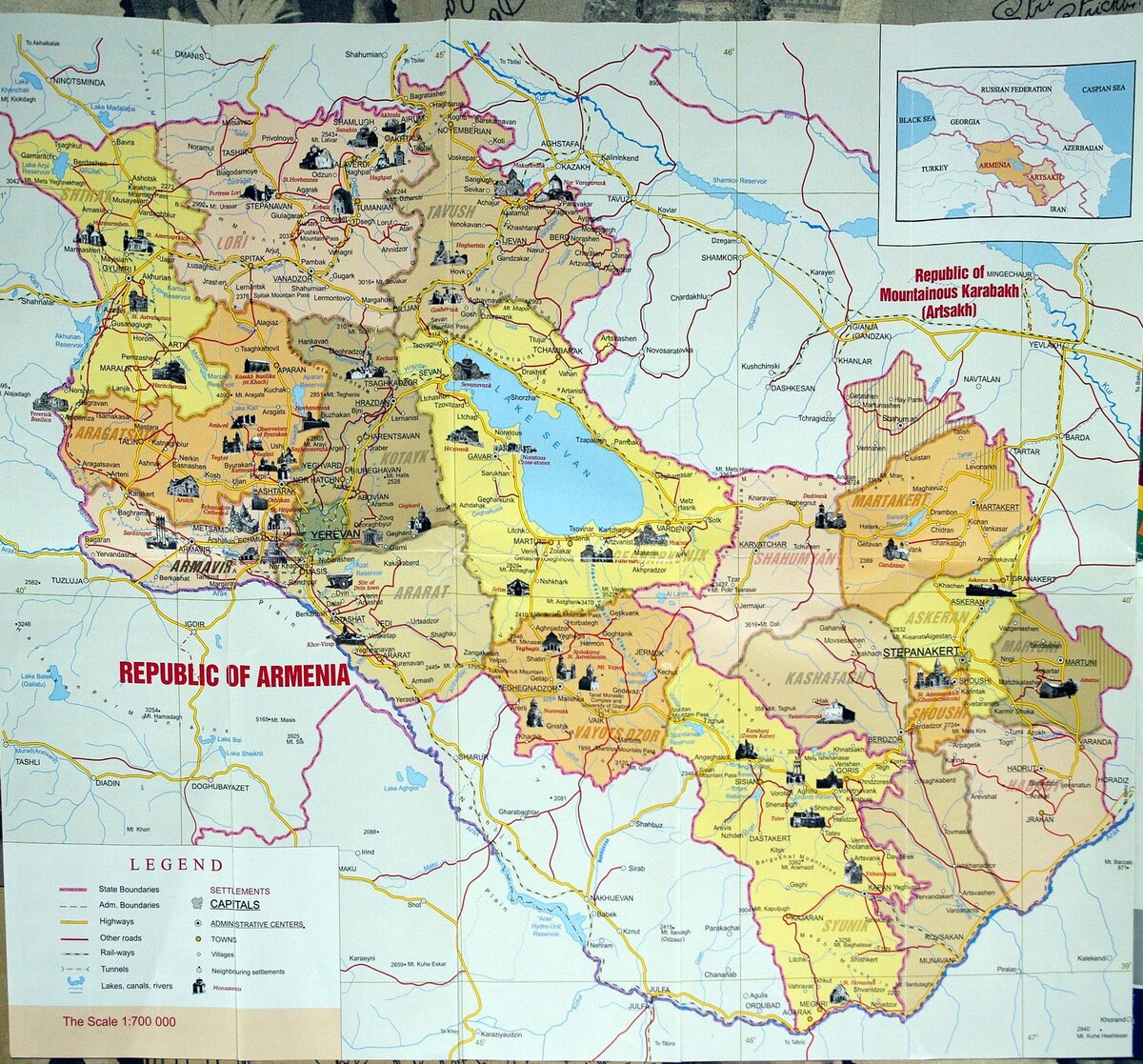 С кем граничит армения карта