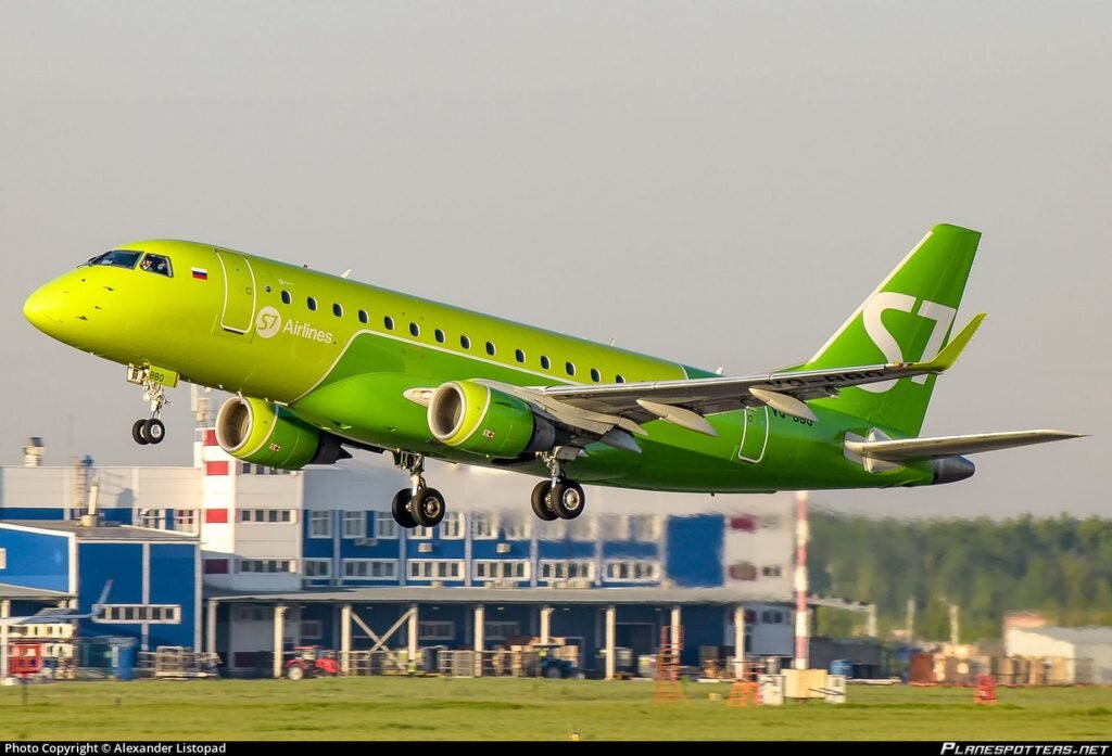 Embraer 170SU авиакомпании S7 Airlines; 17 бывших в употреблении самолётов было взято в лизинг в начале 2017 года — первый поступил в апреле