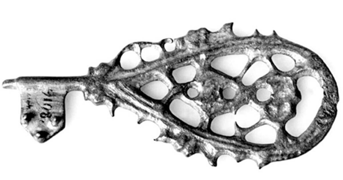 Бронзовый ключ с фермы Хеггум в Рёйкене в Осло-фьорде, датированный эпохой викингов. 