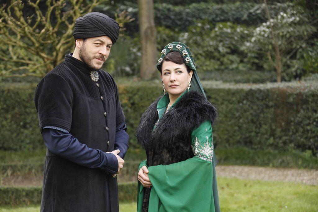 Стоп-кадр из "Великолепного века". Фатьма-султан со своим вторым супругом 