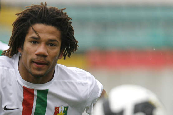 Бебе в состав "Эштрела" Амадора