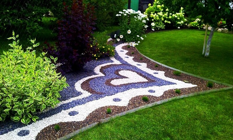 Дорожка из цветного щебня