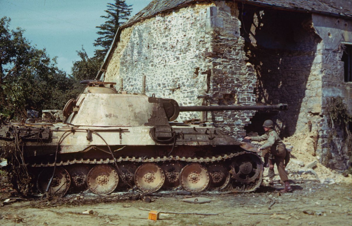 Немецкие танки после. Немецкий танк пантера 2 мировой войны. Танк пантера Франция 1944. Танк пантера 1945. Немецкий танк пантера 2.