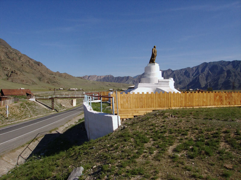 памятник ленину в селе иня. памятник ленину на чуйском тракте. памятник ленину в селе иня онгудайский район. алтай ленин. памятник ленину горно-алтайск.