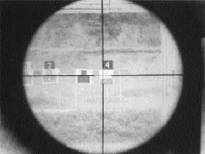 Всякий раз, слыша разговоры охотников и просто стрелков о том, что его винтовка "бьет в пятак" или "в глаз белке", не перестаешь удивляться введению новых величин в измерении точности стрельбы нарезного оружия. В самом деле, где была та самая белка, в которую попала пуля, – в 100, 200, 500 м? А может быть, в 10? Существует отечественная практика заводских испытаний нарезного оружия на 100 м.