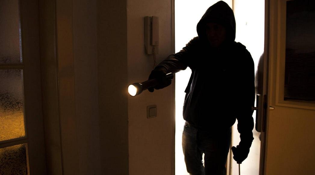 482 военным следственным отделом СК России РВСН с местом дислокации сотрудников ГО ЗАТО Первомайский Кировской области в отношении военнослужащего по контракту в/части 49567 майора Б., возбуждено уголовное дело по признакам преступления, предусмотренного   п. «а» ч. 3 ст. 158 УК РФ, т.е., причинив потерпевшему М. значительный ущерб