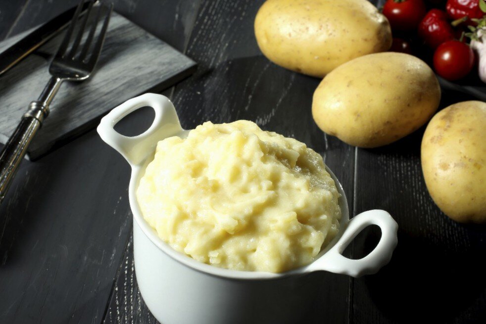 Можно ли заморозить картофельное пюре. Толченая картошка. Картофельное пюре с комочками. Пюре из печеного картофеля. Крахмал в картофельном пюре.