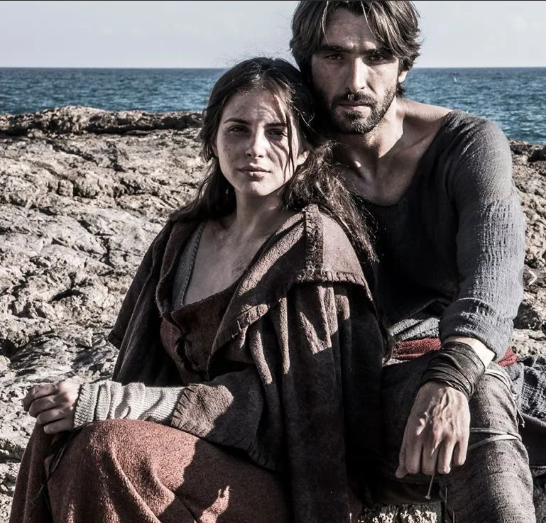 Стоп-кадр из сериала "Собор у моря"