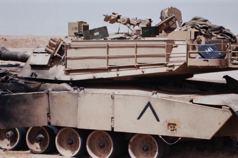 Видео поражения абрамса. Абрамс м1а1 в Ираке. Танк m1 Abrams в Ираке. Танк Абрамс м1а2 в Ираке.
