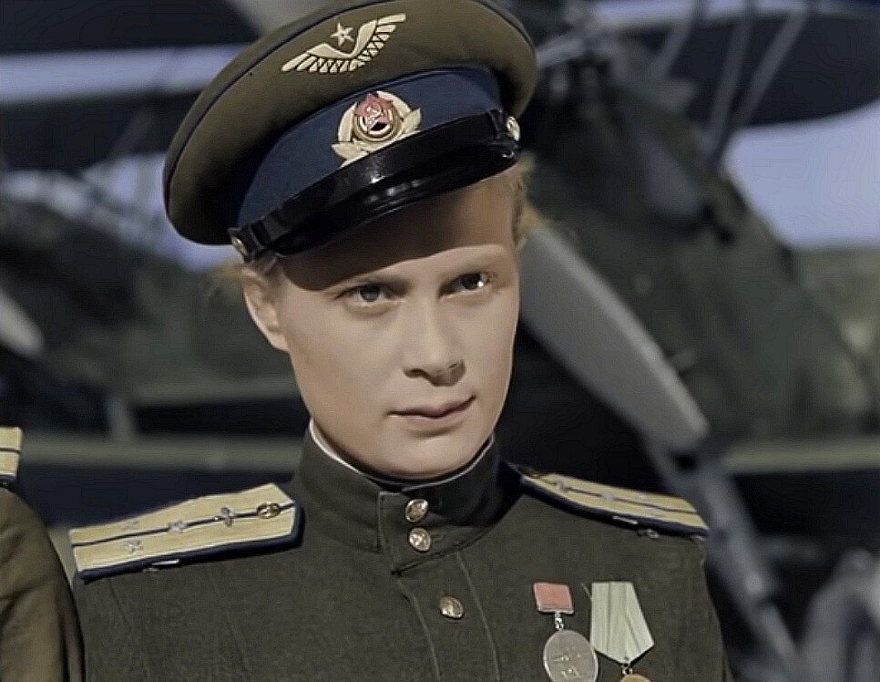 Кадр из фильма «Небесный тихоход», 1945 г.