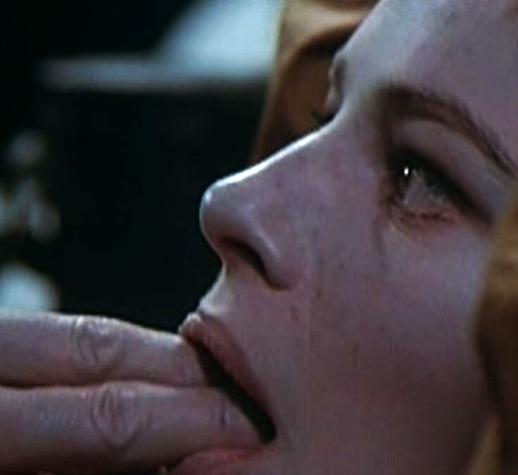 Шарлотта Рэмплинг в фильме "Ночной портье". Режиссер: Лилиана Кавани. Италия. 1974 год. За домашний просмотр фильма можно было получить серьезный срок.