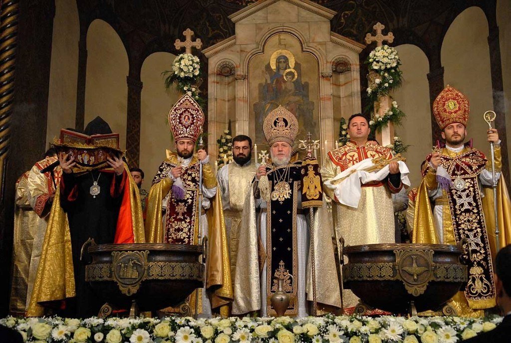 Один из самых часто задаваемых вопросов: “Почему Армянская Апостольская Церковь празднует Рождество в ночь с 5 на 6 января?