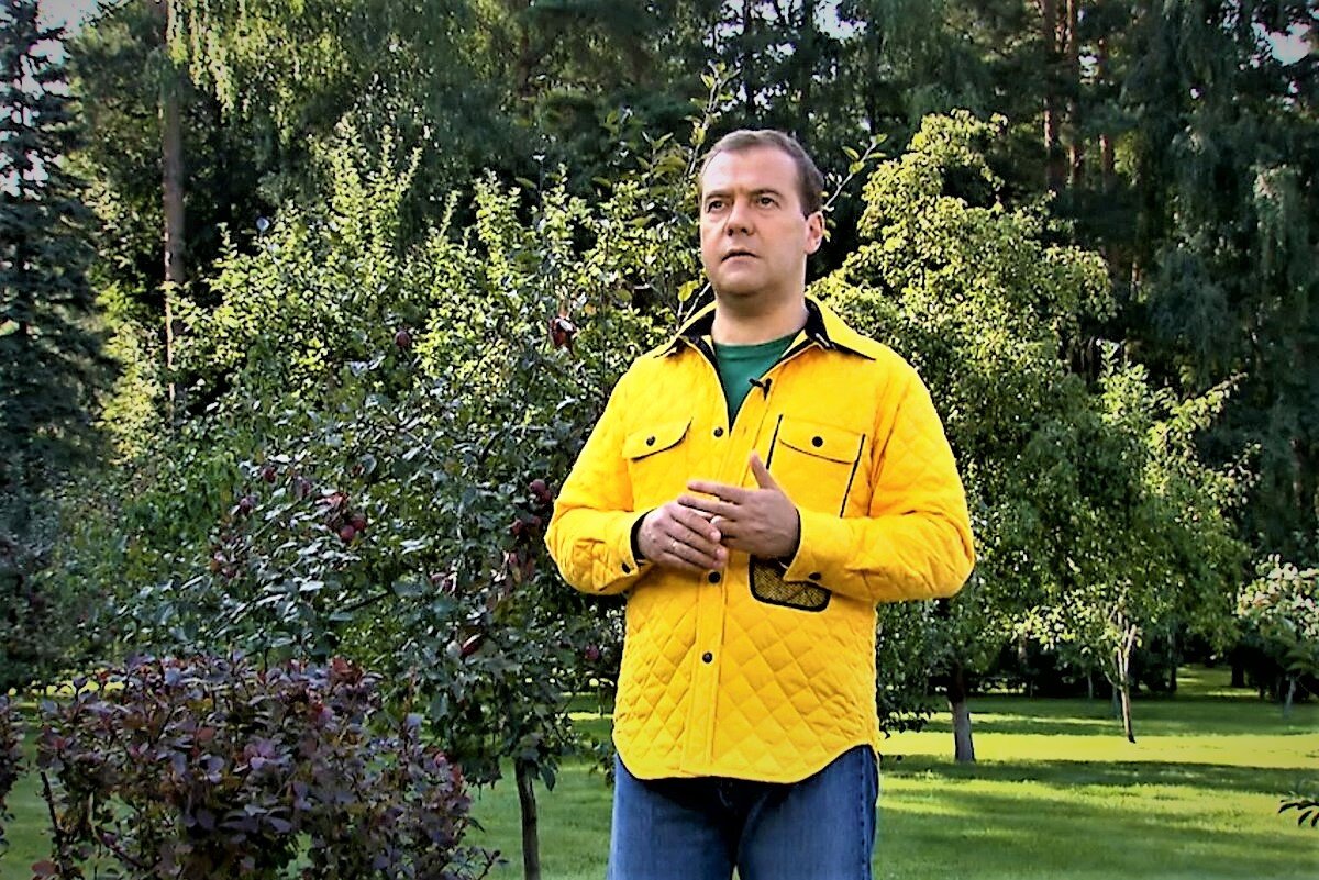куртка "Woolrich Woolen Mills" - 13 000 Рублей.
